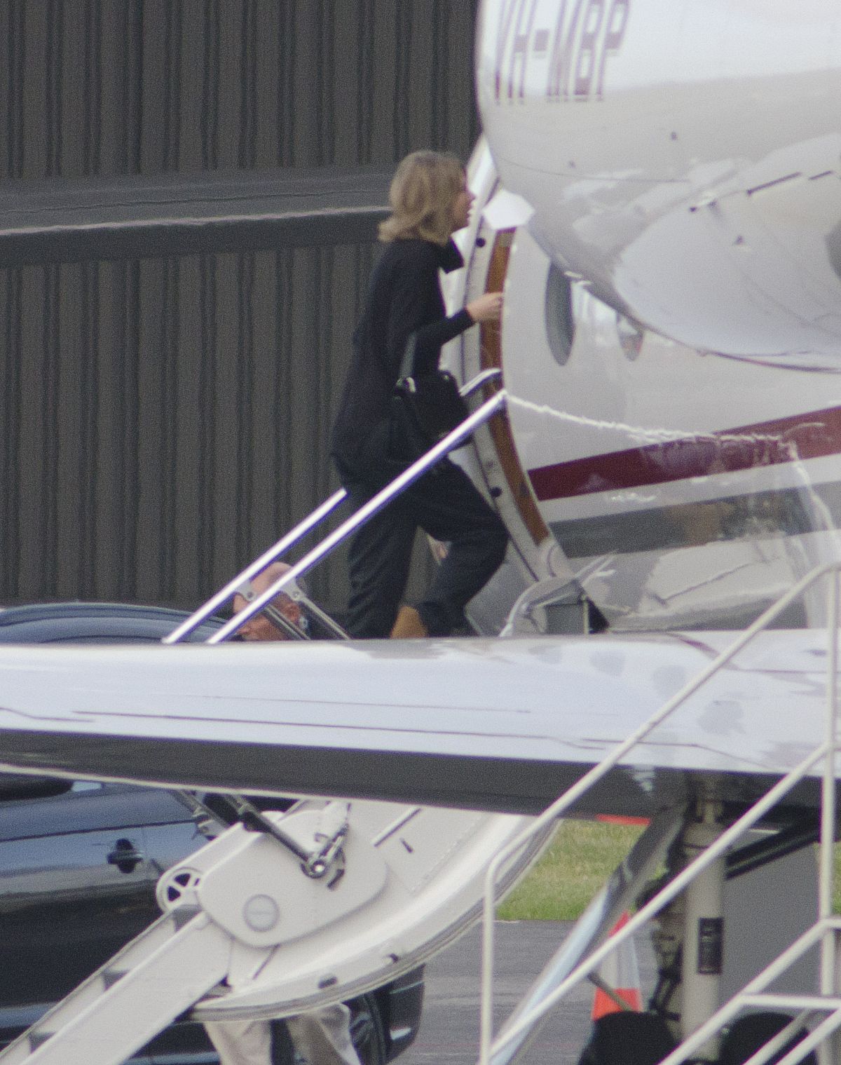 TAYLOR SWIFTS Boards at a Private Jet in New Zealand 11/25/2015 TAYLOR SWIFTS Boards at a Private Jet in New Zealand 11/25/2015