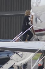 TAYLOR SWIFTS Boards at a Private Jet in New Zealand 11/25/2015
