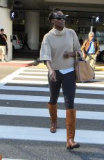 VENUS WILLIAMS Arrives at LAX Airport in Los Angeles 11/20/2015