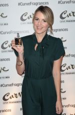 ALI FEDOTOWSKY Hosts Curve Fragrances for Men Trivianyc Game Night in New York 12/03/2015