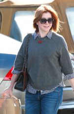 ALYSON HANNIGAN Shopping at Ralphs in Brentwood 12/04/2015
