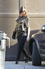 ANNE HATHAWAY Leaves a Fiend