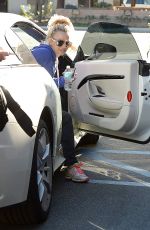 BRITNEY SPEARS Arrives at a Dance Studio in Calabasas 12/12/2015