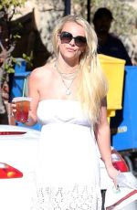 BRITNEY SPEARS Out and About in Calabasas 08/12/2015