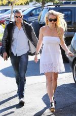 BRITNEY SPEARS Out and About in Calabasas 08/12/2015