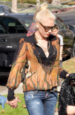 GWEN STEFANI Out and About in Los Angeles 12/06/2015