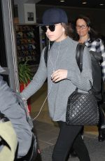 HAILEE STEINFELD Arrives at Philadelphia International Airport 12/09/2015