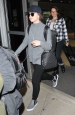 HAILEE STEINFELD Arrives at Philadelphia International Airport 12/09/2015