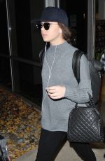 HAILEE STEINFELD Arrives at Philadelphia International Airport 12/09/2015