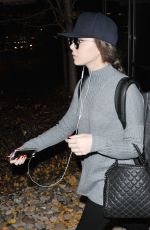 HAILEE STEINFELD Arrives at Philadelphia International Airport 12/09/2015