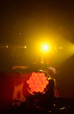 HAILEE STEINFELD at q102’s Jingle Ball 2015 in Philadelphia 12/09/2015