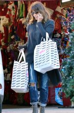 HALLE BERRY Shopping at Aahs! in Los Angeles 12/01/2015