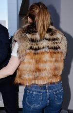 JENNIFER LOPEZ Shopping at Prada Milano 12/07/2015