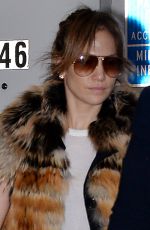 JENNIFER LOPEZ Shopping at Prada Milano 12/07/2015