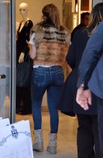 JENNIFER LOPEZ Shopping at Prada Milano 12/07/2015