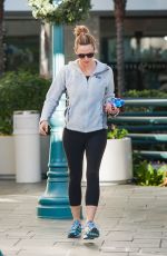 JENNIFER GARNER Arrives at a Gym in Los Angeles 12/02/2015
