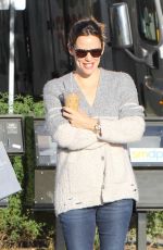 JENNIFER GARNER Out for Morning Coffee in Brentwood 12/08/2015