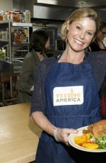 JULIE BOWEN Volunteers at Hope for the Holidays in Los Angeles 12/20/2015
