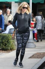 KHLOE KARDASHIAN Arrives at Starbucks for a Coffee in Calabasas 12/19/2015