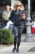KHLOE KARDASHIAN Arrives at Starbucks for a Coffee in Calabasas 12/19/2015