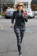 KHLOE KARDASHIAN Arrives at Starbucks for a Coffee in Calabasas 12/19/2015
