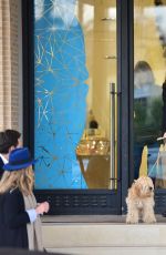 LISA VANDERPUMP Shopping at Barney