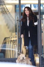 LISA VANDERPUMP Shopping at Barney