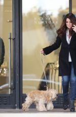 LISA VANDERPUMP Shopping at Barney
