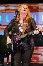MELISSA ETHERIDGE Performs at Fontainebleau Hotel Miami Beach Bleaulive in Miami Beach 11/28/2015