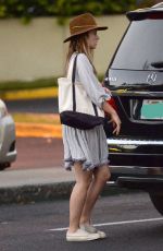 OLIVA WILDE at Grocery Store in Maui 12/18/2015