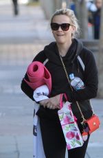 REESE WITHERSPOON Leaves Yoga Class in Brentwood 12/08/2015