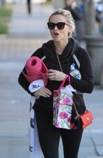 REESE WITHERSPOON Leaves Yoga Class in Brentwood 12/08/2015