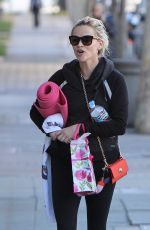 REESE WITHERSPOON Leaves Yoga Class in Brentwood 12/08/2015