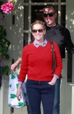REESE WITHERSPOON Out and About in Santa Monica 12/19/2015