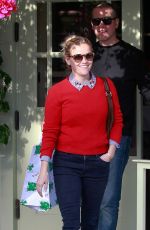 REESE WITHERSPOON Out and About in Santa Monica 12/19/2015