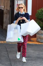 REESE WITHERSPOON Out Shopping at the Brentwood Country Mart 12/14/2015