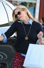 REESE WITHERSPOON Out Shopping at the Brentwood Country Mart 12/14/2015