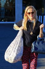 REESE WITHERSPOON Out Shopping at the Brentwood Country Mart 12/14/2015