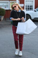 REESE WITHERSPOON Out Shopping at the Brentwood Country Mart 12/14/2015