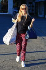 REESE WITHERSPOON Out Shopping at the Brentwood Country Mart 12/14/2015