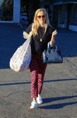 REESE WITHERSPOON Out Shopping at the Brentwood Country Mart 12/14/2015