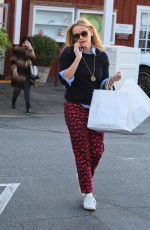 REESE WITHERSPOON Out Shopping at the Brentwood Country Mart 12/14/2015