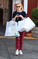 REESE WITHERSPOON Out Shopping at the Brentwood Country Mart 12/14/2015