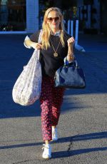 REESE WITHERSPOON Out Shopping at the Brentwood Country Mart 12/14/2015