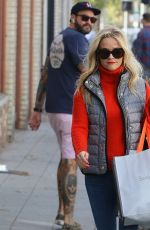 REESE WITHERSPOON Out Shopping in Venice Beach 12/11/2015