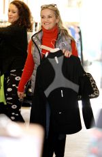 REESE WITHERSPOON Out Shopping in Venice Beach 12/11/2015