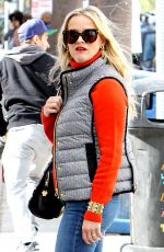 REESE WITHERSPOON Out Shopping in Venice Beach 12/11/2015