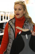 REESE WITHERSPOON Out Shopping in Venice Beach 12/11/2015
