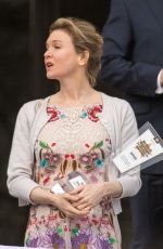 RENeE ZELLWEGER  on the Set of Bridget Jones
