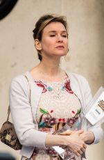 RENeE ZELLWEGER  on the Set of Bridget Jones